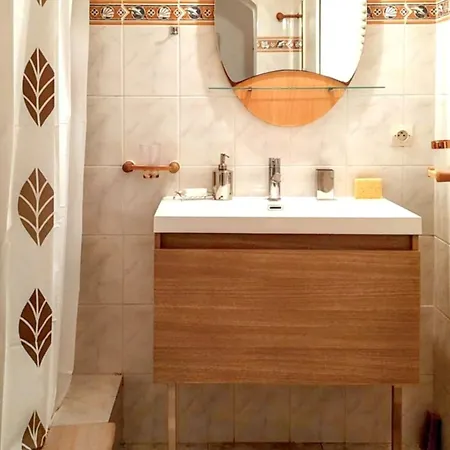 Charmant: Terrace Retreat Apartment