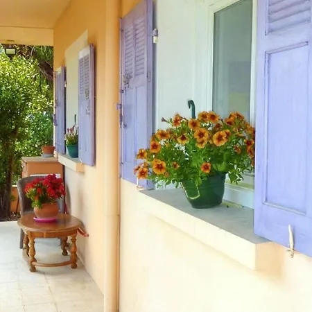 Apartment Charmant: Terrace Retreat